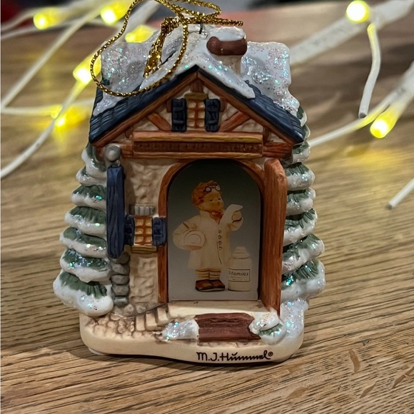 Set of 10 Vintage Hummel House Christmas Ornaments. Excellent condition - Picture 5 of 16